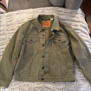 Green Levi’s denim jacket